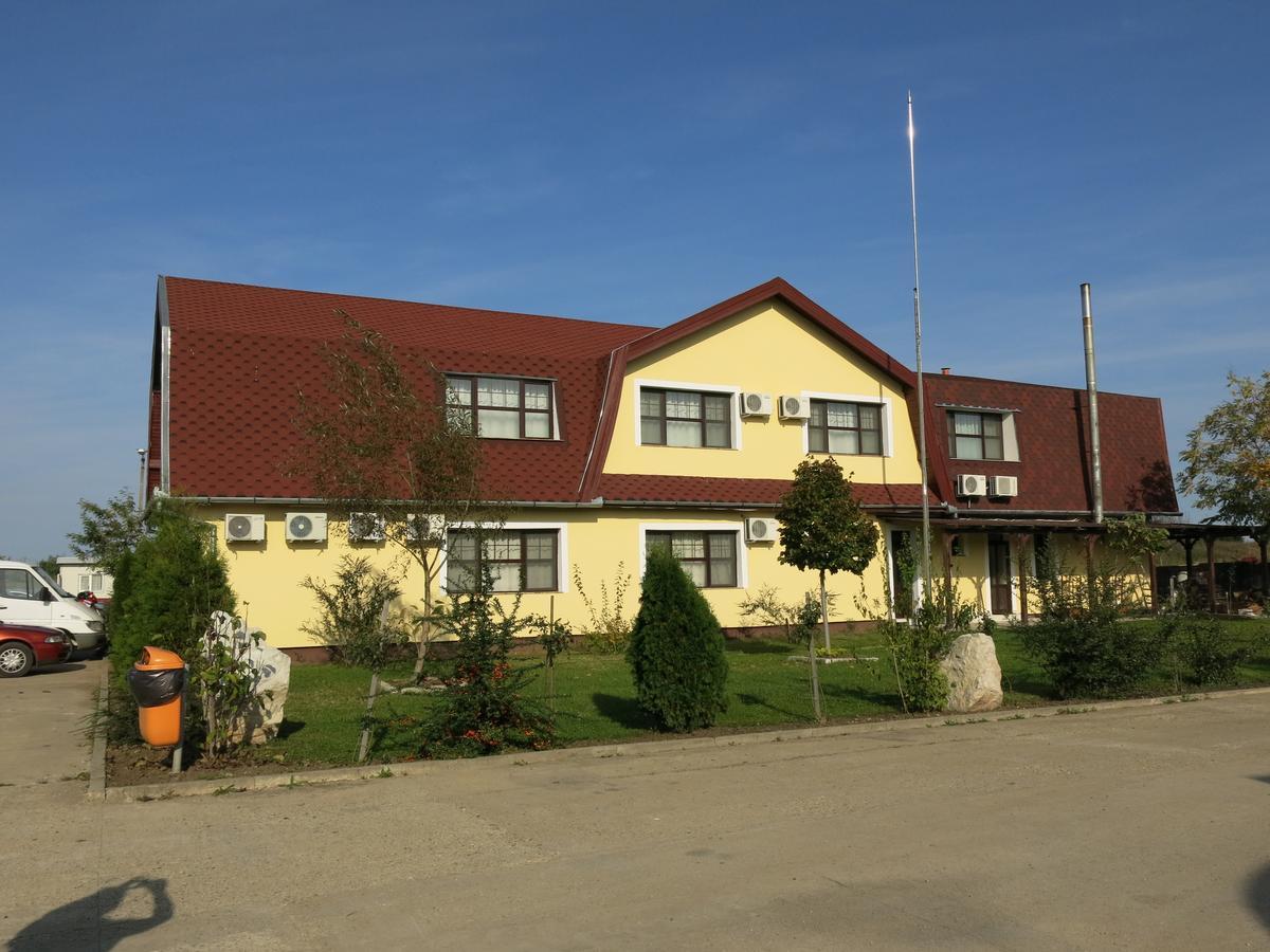 Conacul De Pe Lac Sagu 외부 사진